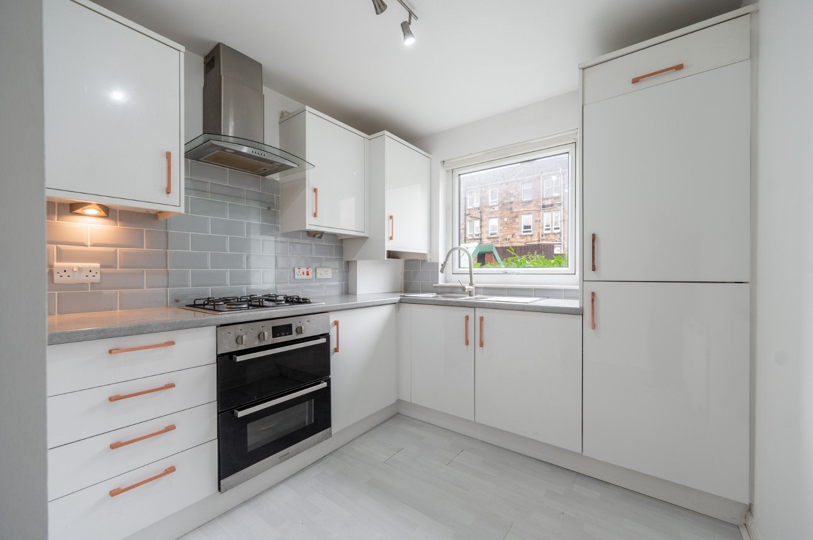 Flat Medwyn Street in Glasgow