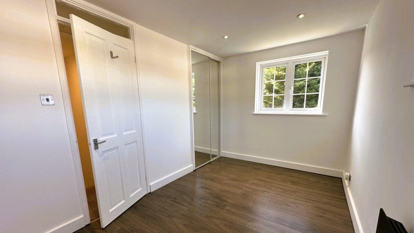 Flat Chisbury Close in Winkfield