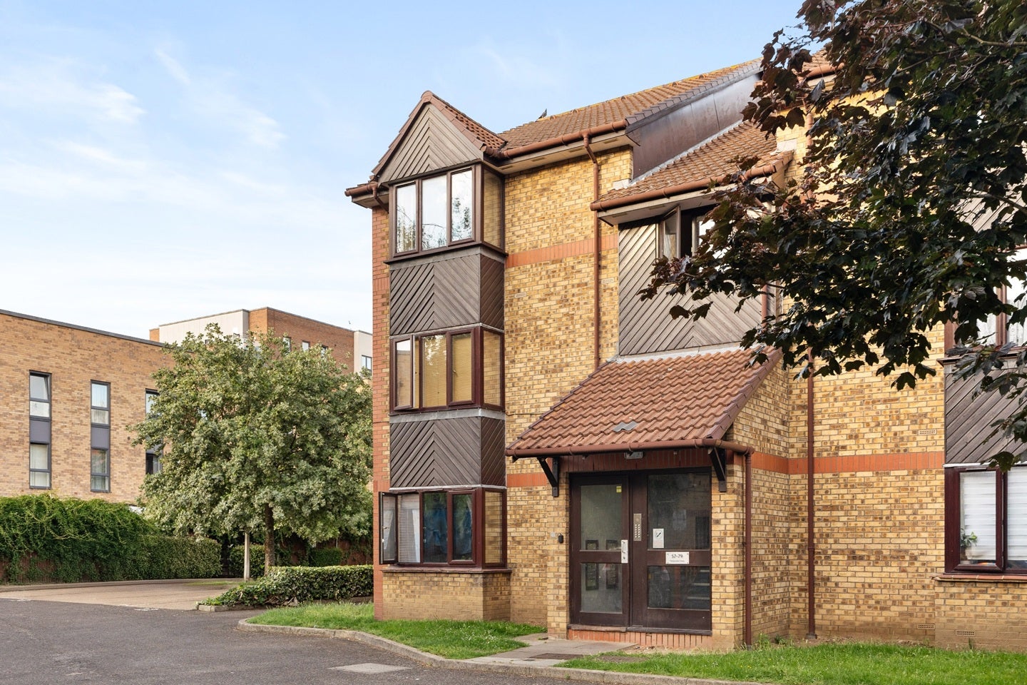 Flat Waterside Close in Greater London
