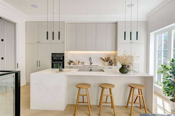 House Warwick Gardens in Greater London