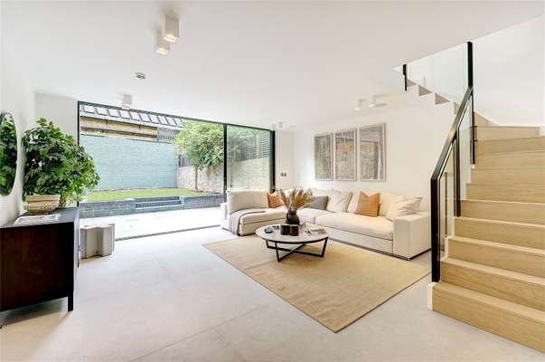 House Warwick Gardens in Greater London
