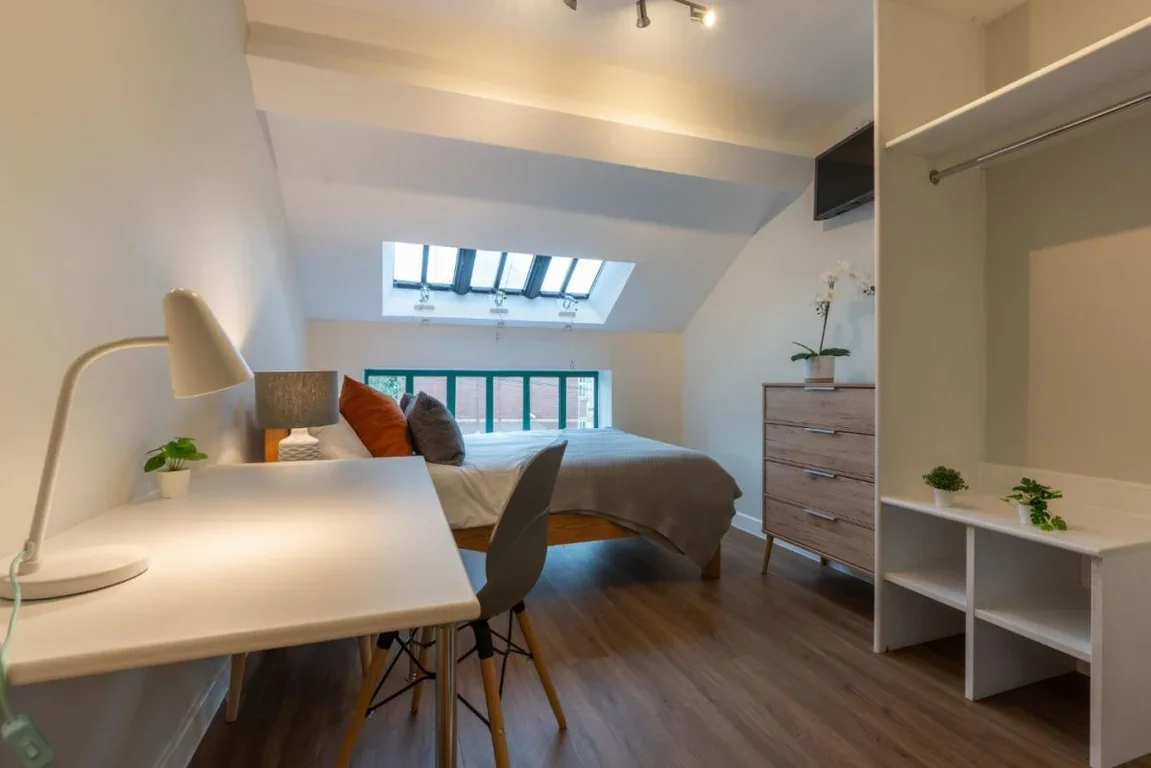 Flat Jesmond Road in Newcastle upon Tyne