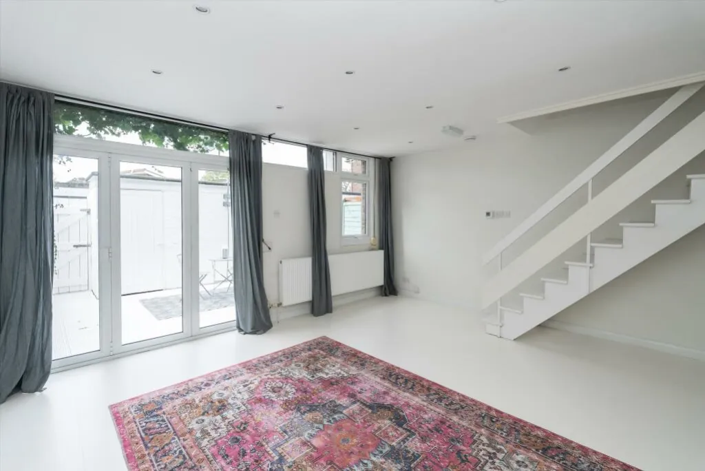 House Delawyk Crescent in Greater London