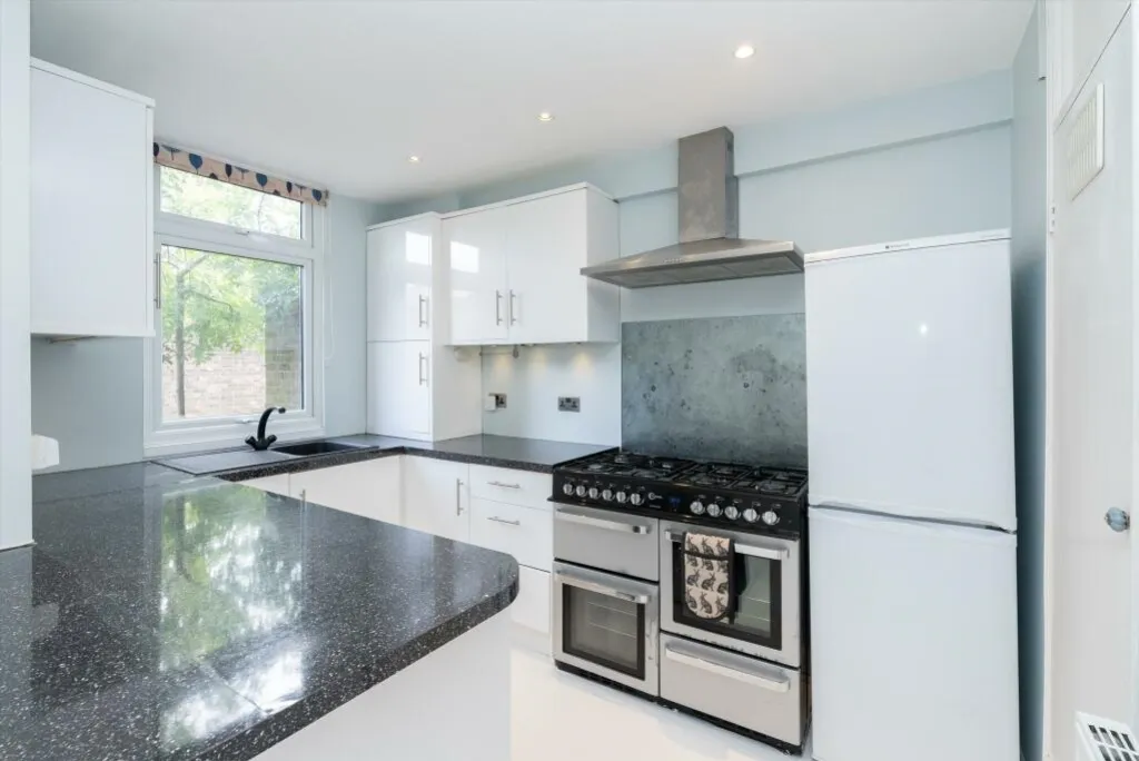 House Delawyk Crescent in Greater London