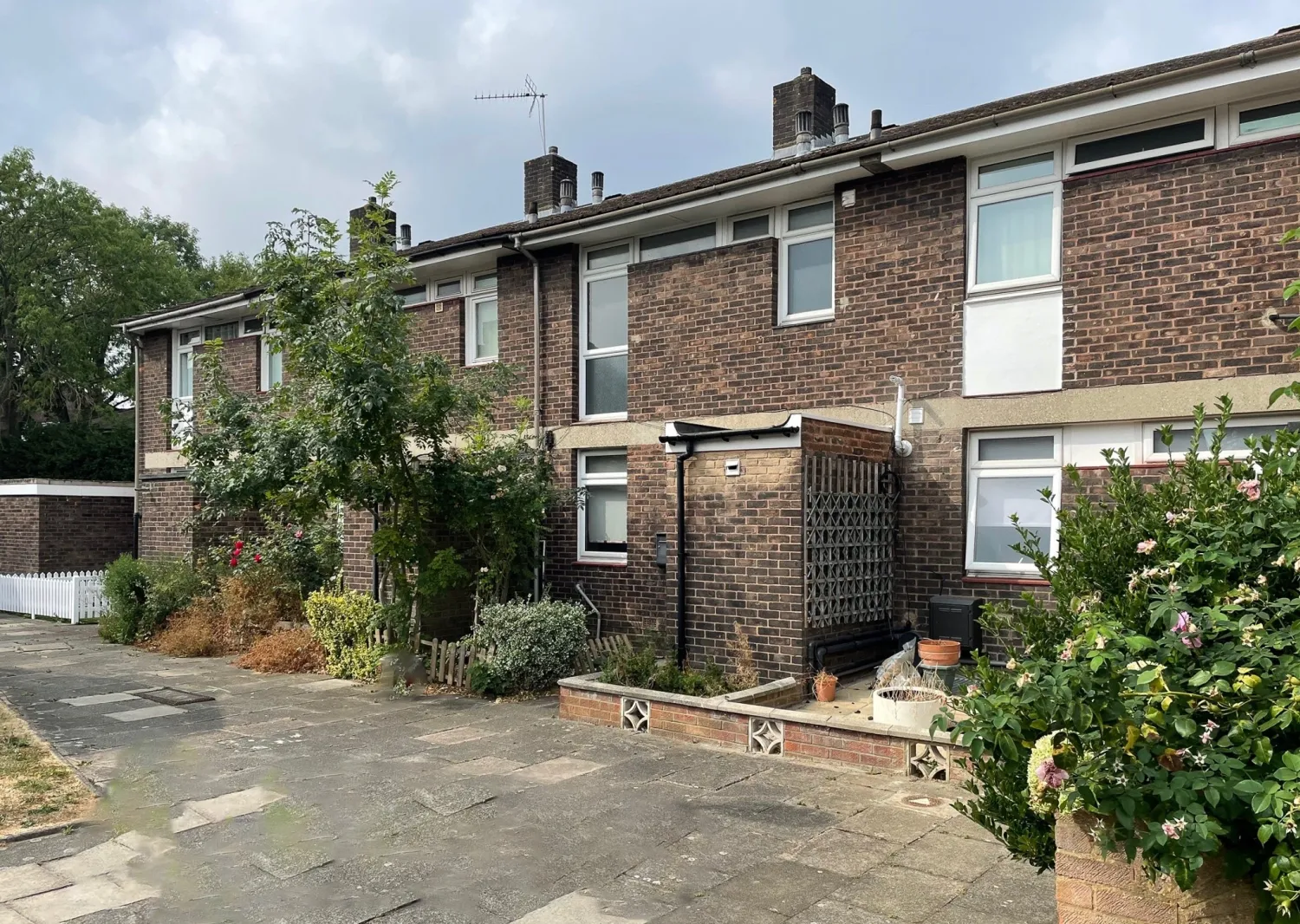 House Delawyk Crescent in Greater London
