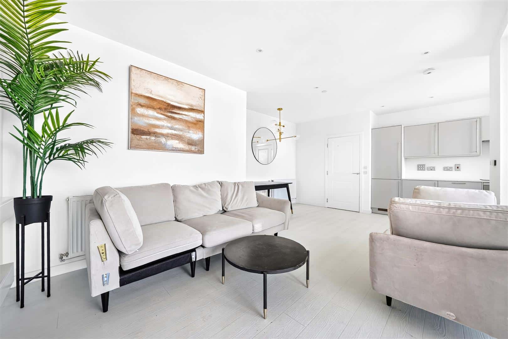 Flat Fielders Crescent in Greater London