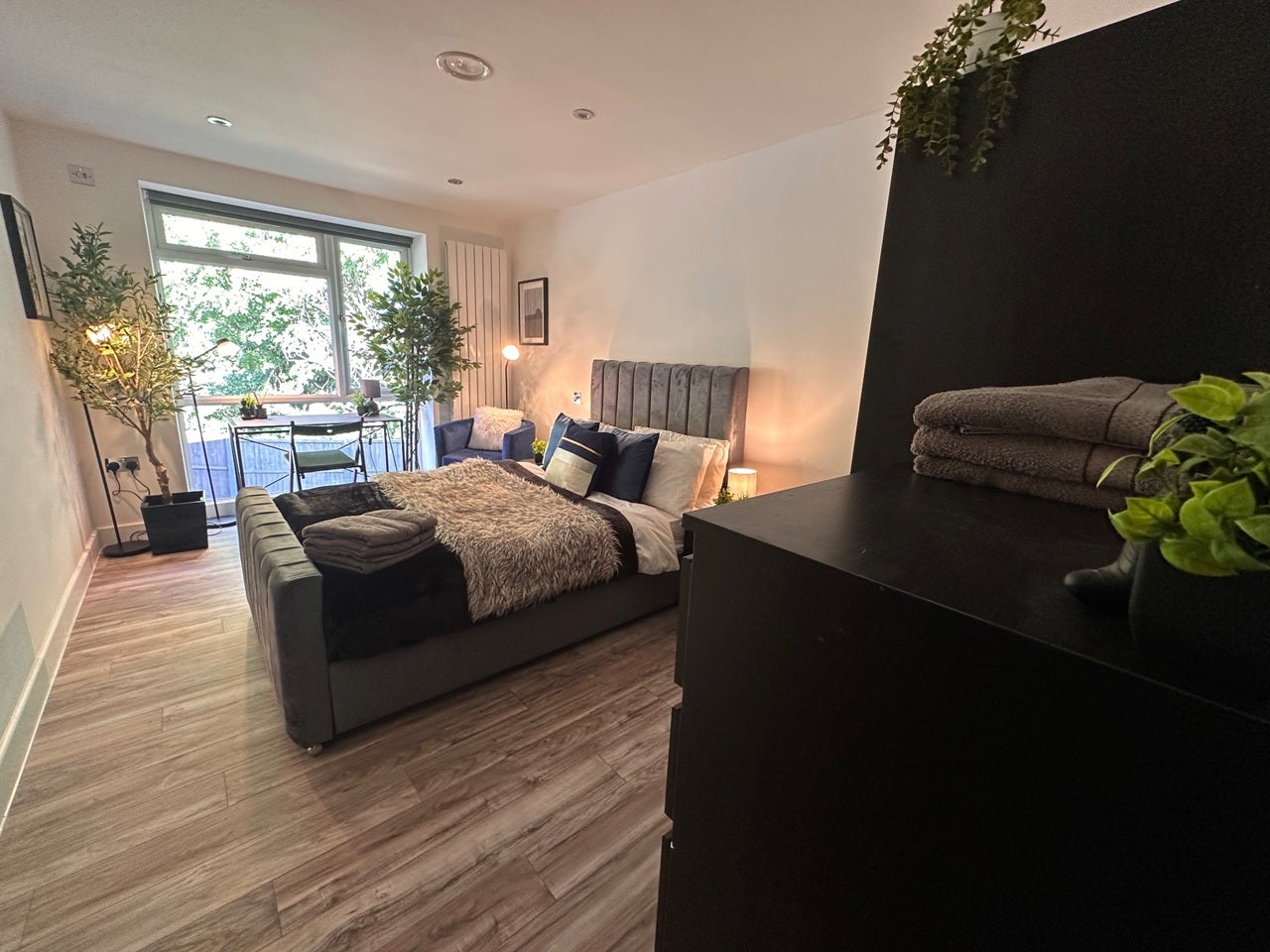 Room Lowlands Road in Greater London