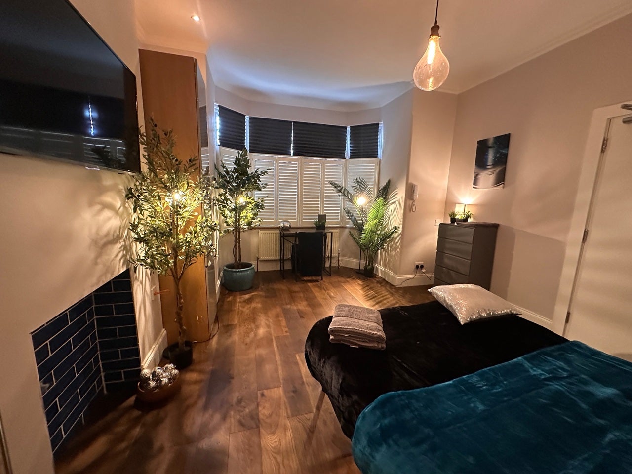 Room Lowlands Road in Greater London