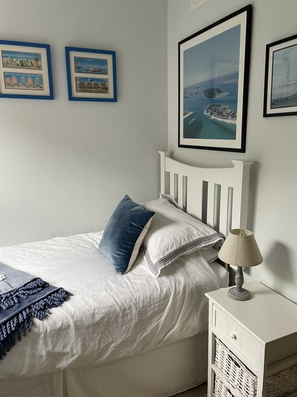 Room Vale Road in Poole