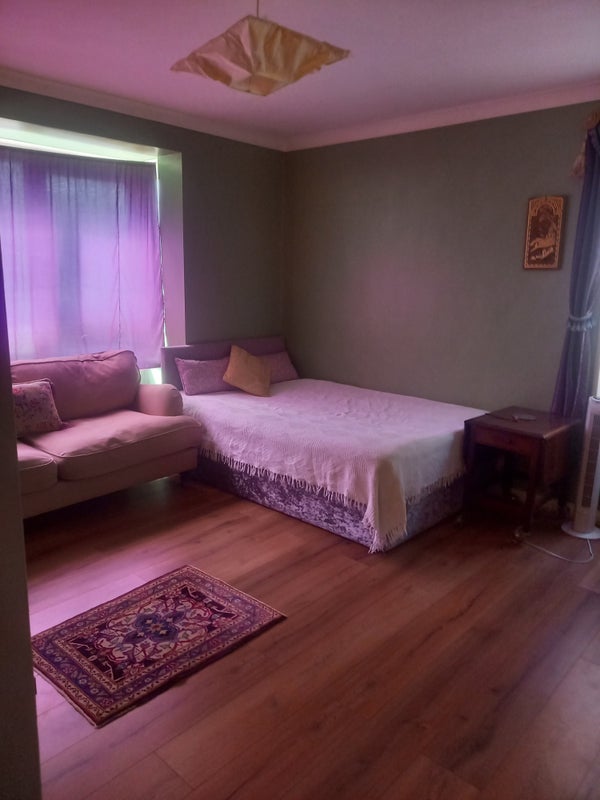Flat Kenley Walk in Greater London
