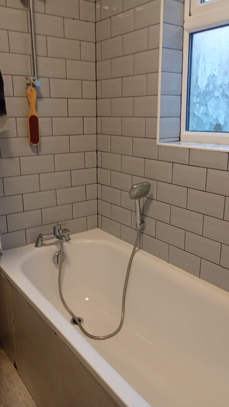 Room Roberts Road in Greater London