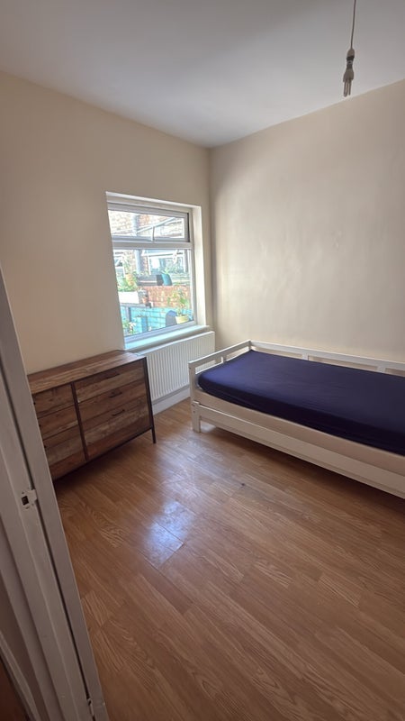 Room Roberts Road in Greater London