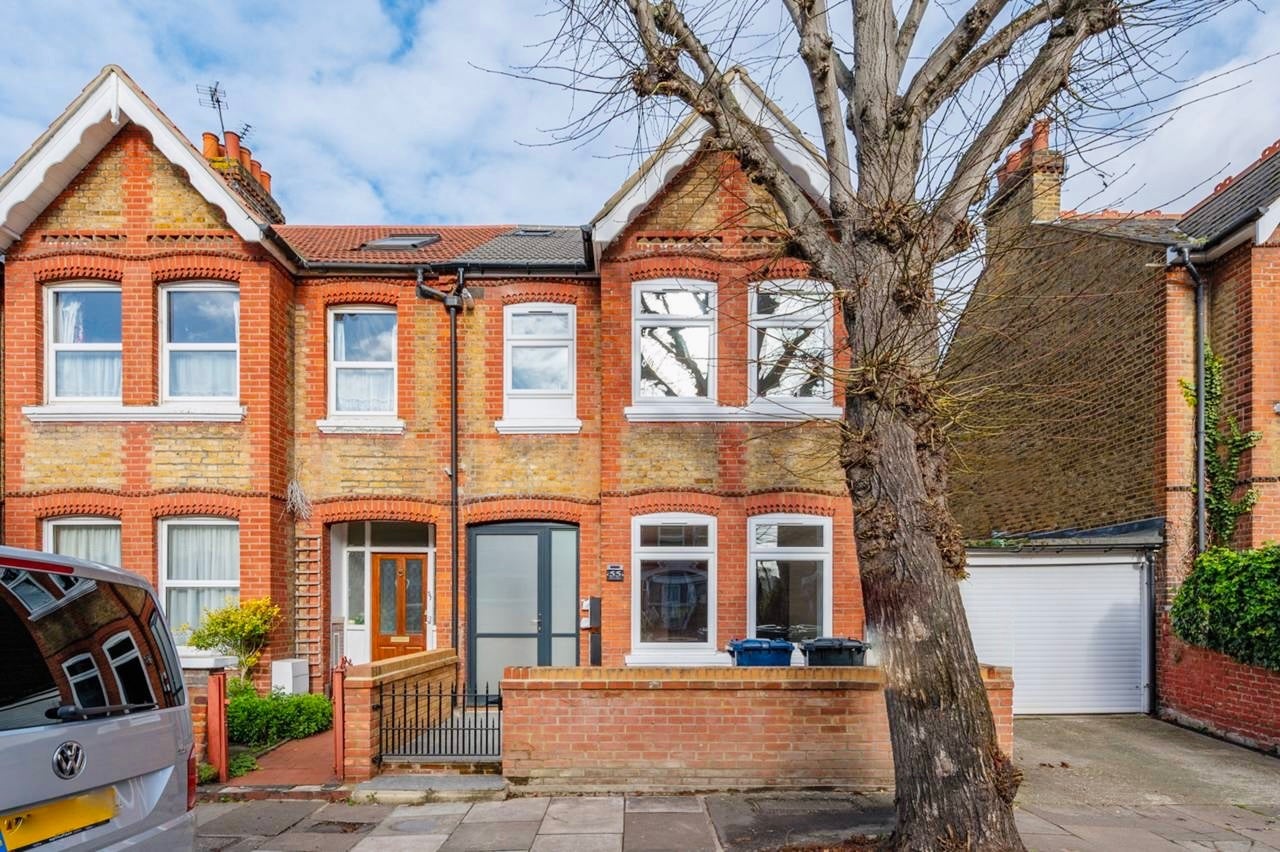 House Overdale Road in Greater London