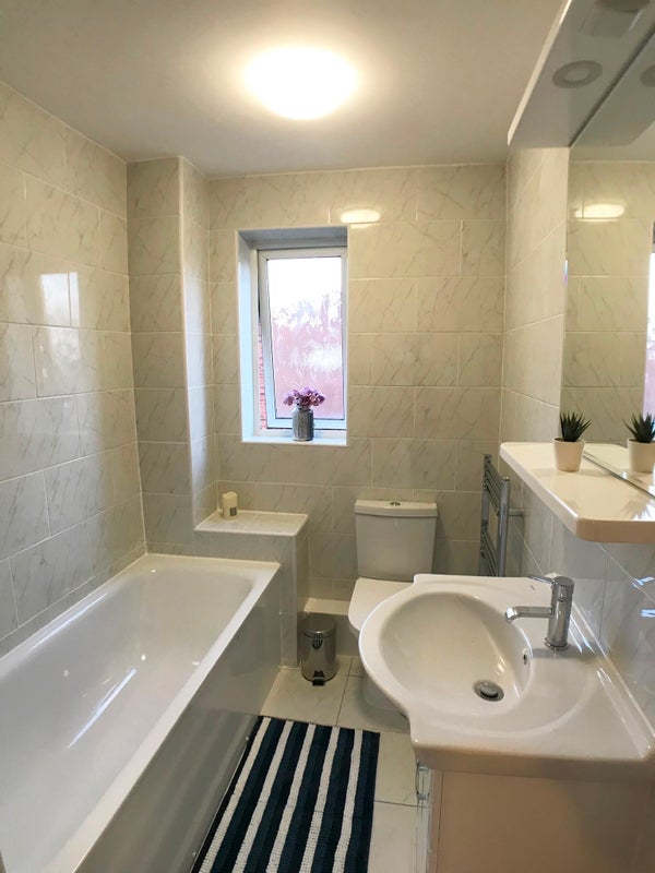 Room Ascot Road in Greater London
