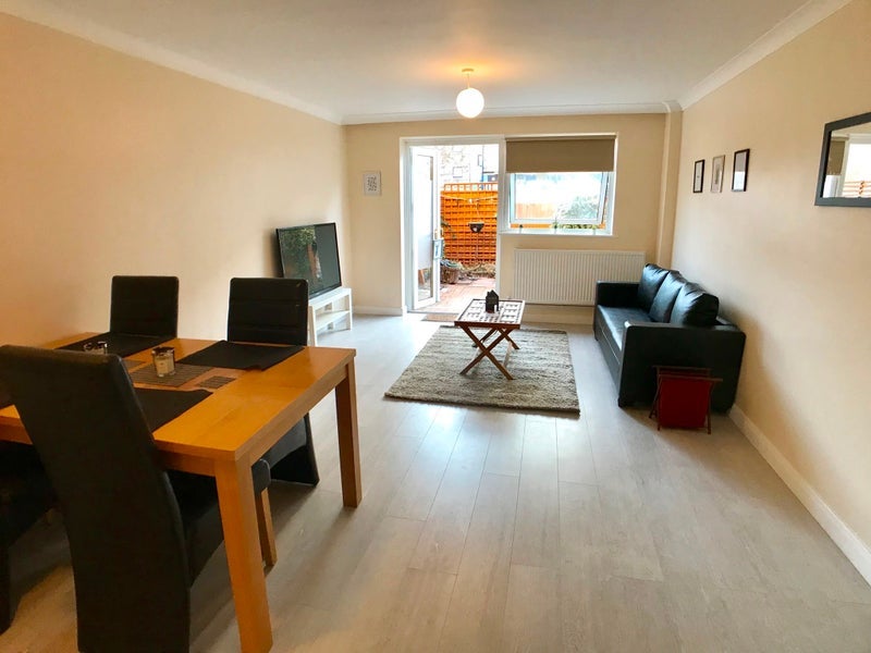 Room Ascot Road in Greater London