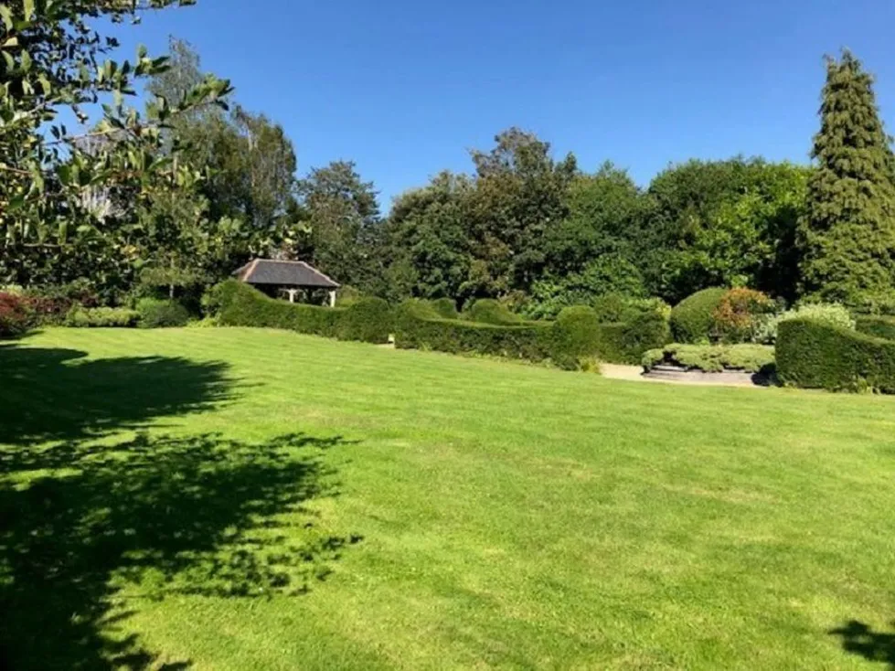 Flat Hassocks Road in Hurstpierpoint and Sayers Common