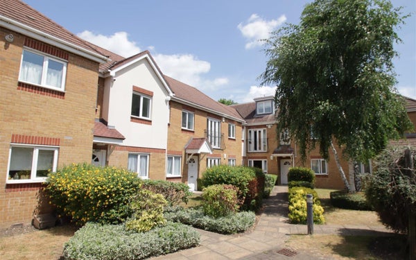 Flat Hazelwood Lane in London
