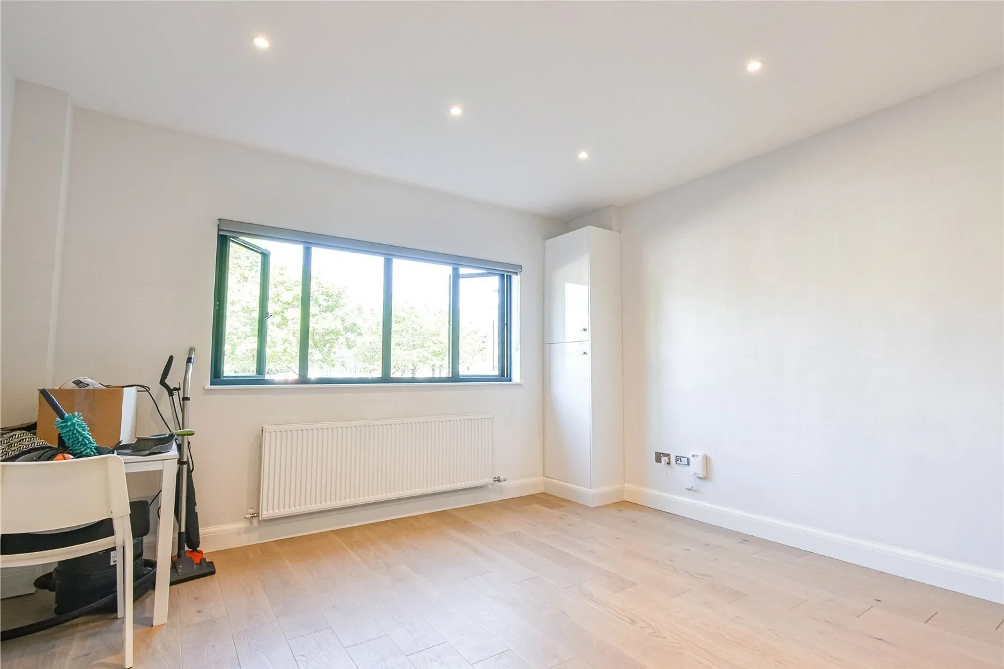 Flat Brookvale Court in Newbury
