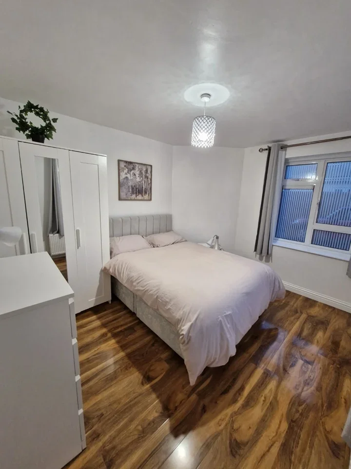 Room Glebe Road in Greater London