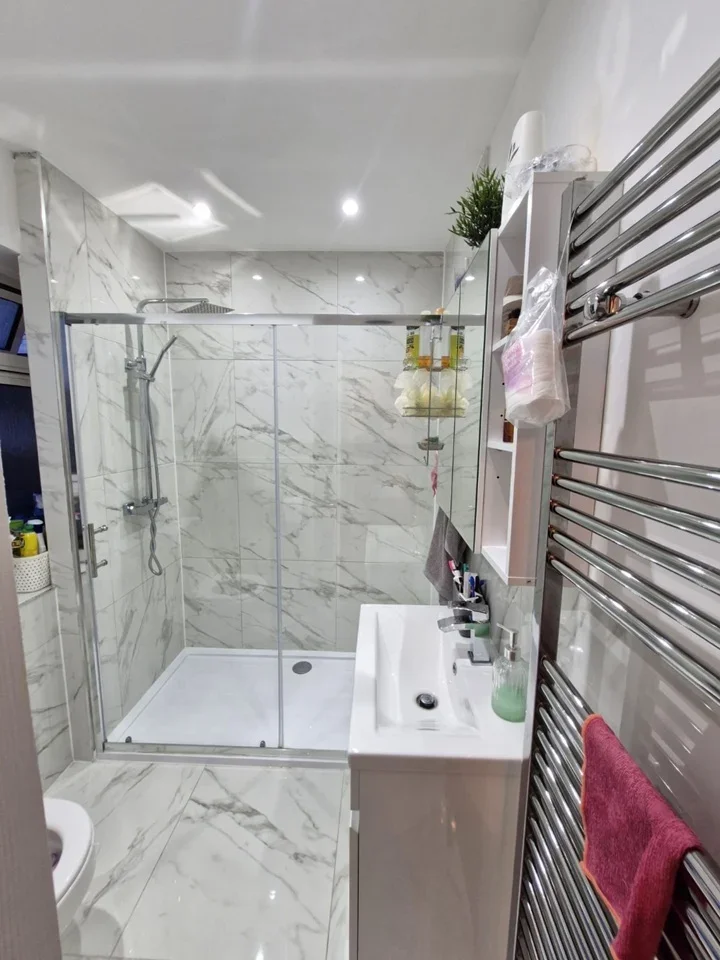 Room Glebe Road in Greater London