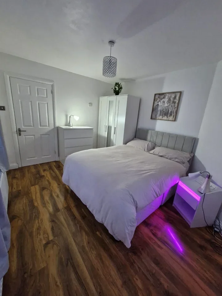 Room Glebe Road in Greater London