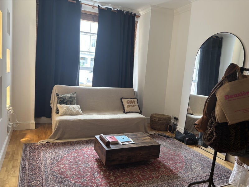 Room Hurlingham Road in Greater London