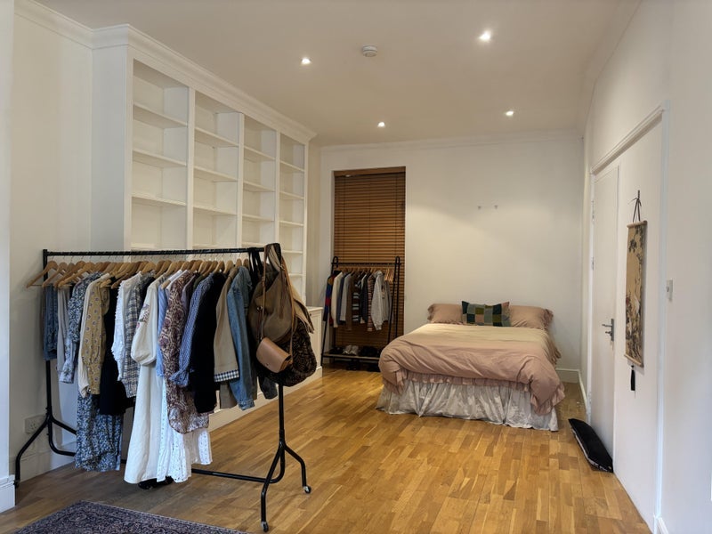 Room Hurlingham Road in Greater London