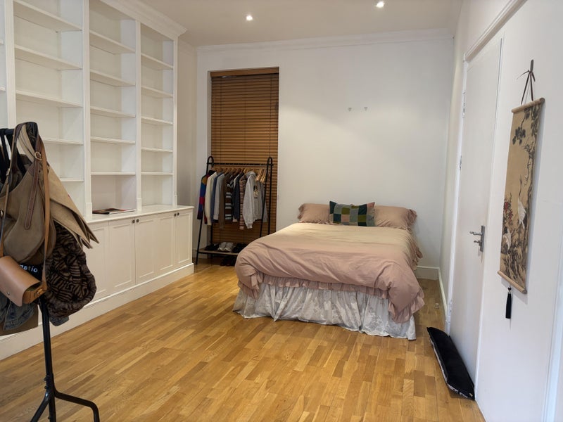 Room Hurlingham Road in Greater London