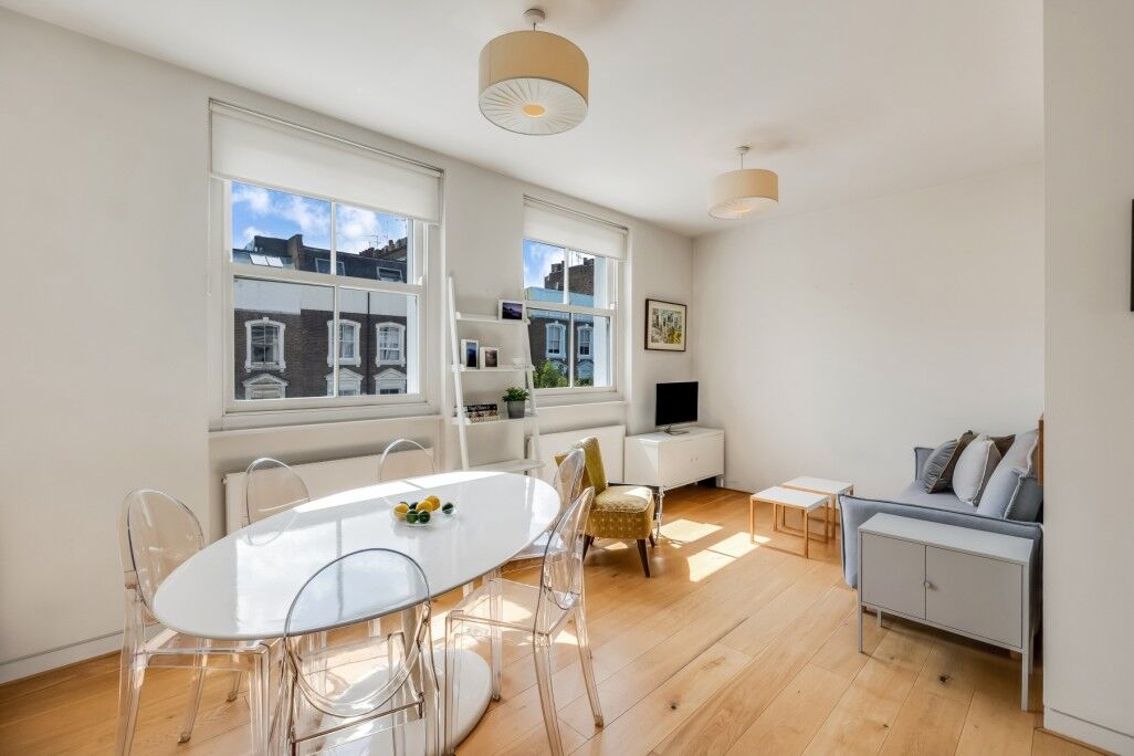 Flat Gloucester Avenue in Greater London