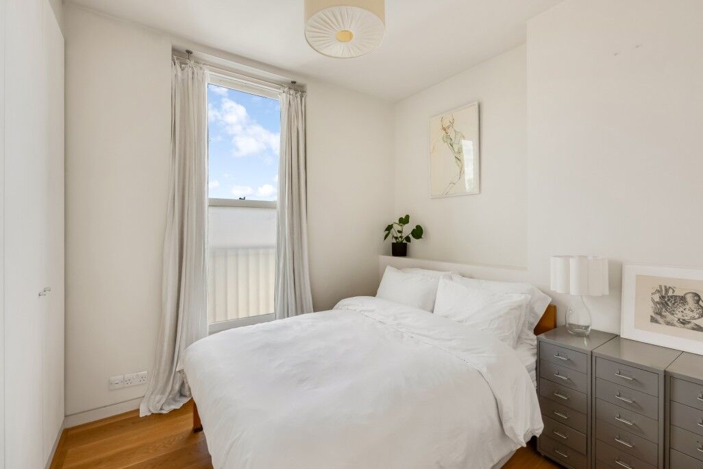 Flat Gloucester Avenue in Greater London