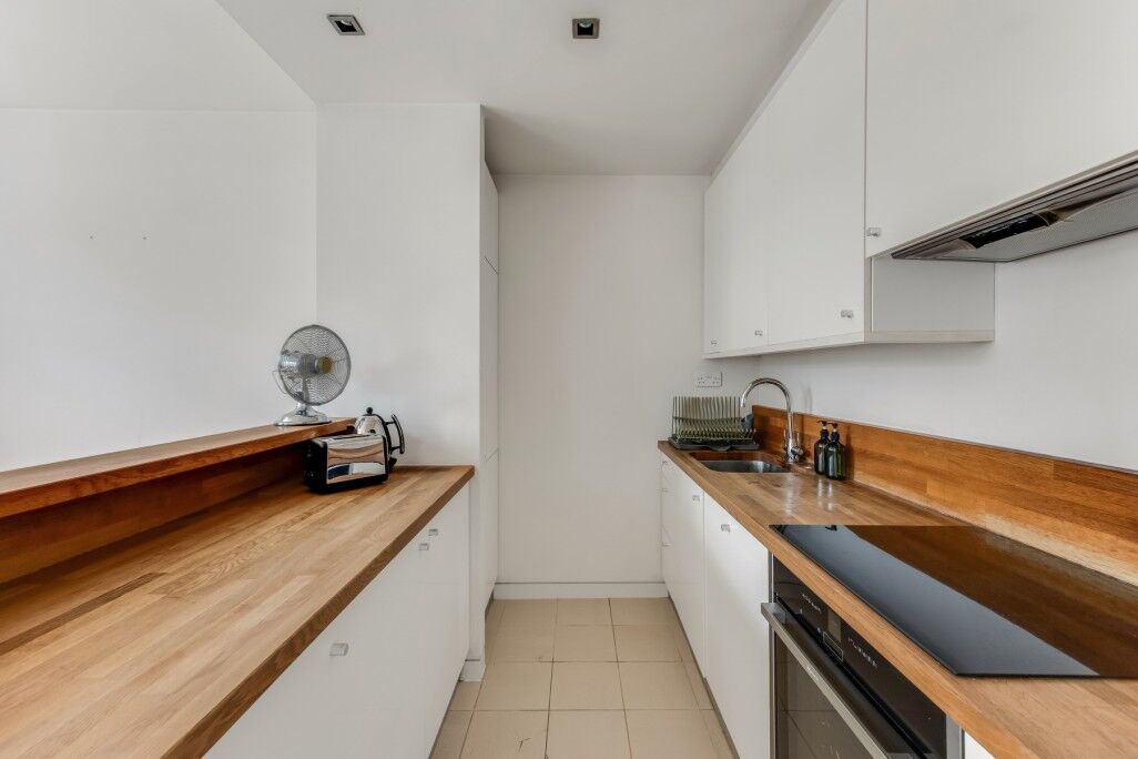 Flat Gloucester Avenue in Greater London