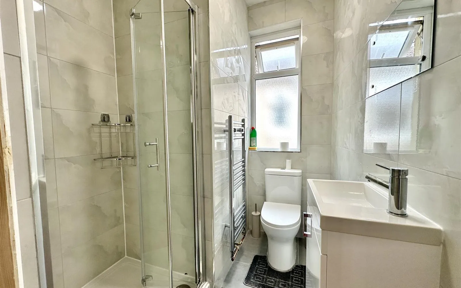 Room Manor Road in Rugby