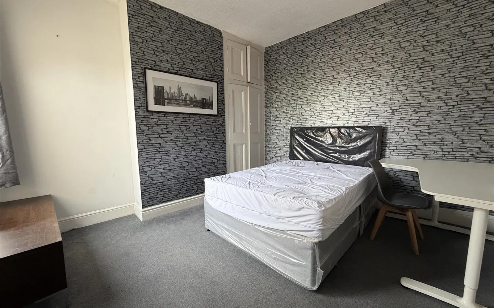 Room Manor Road in Rugby