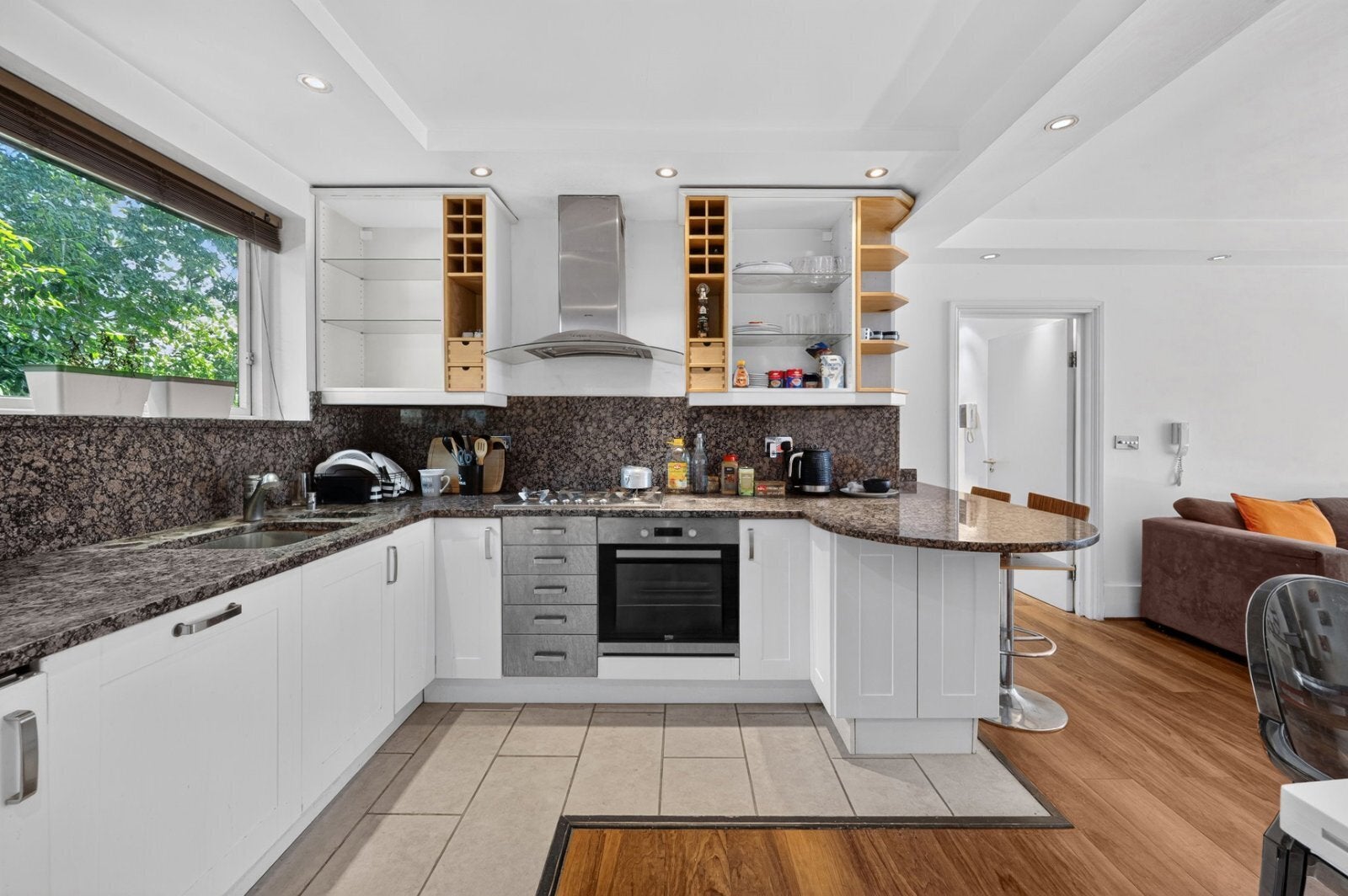 Flat Ridgmount Street in Greater London