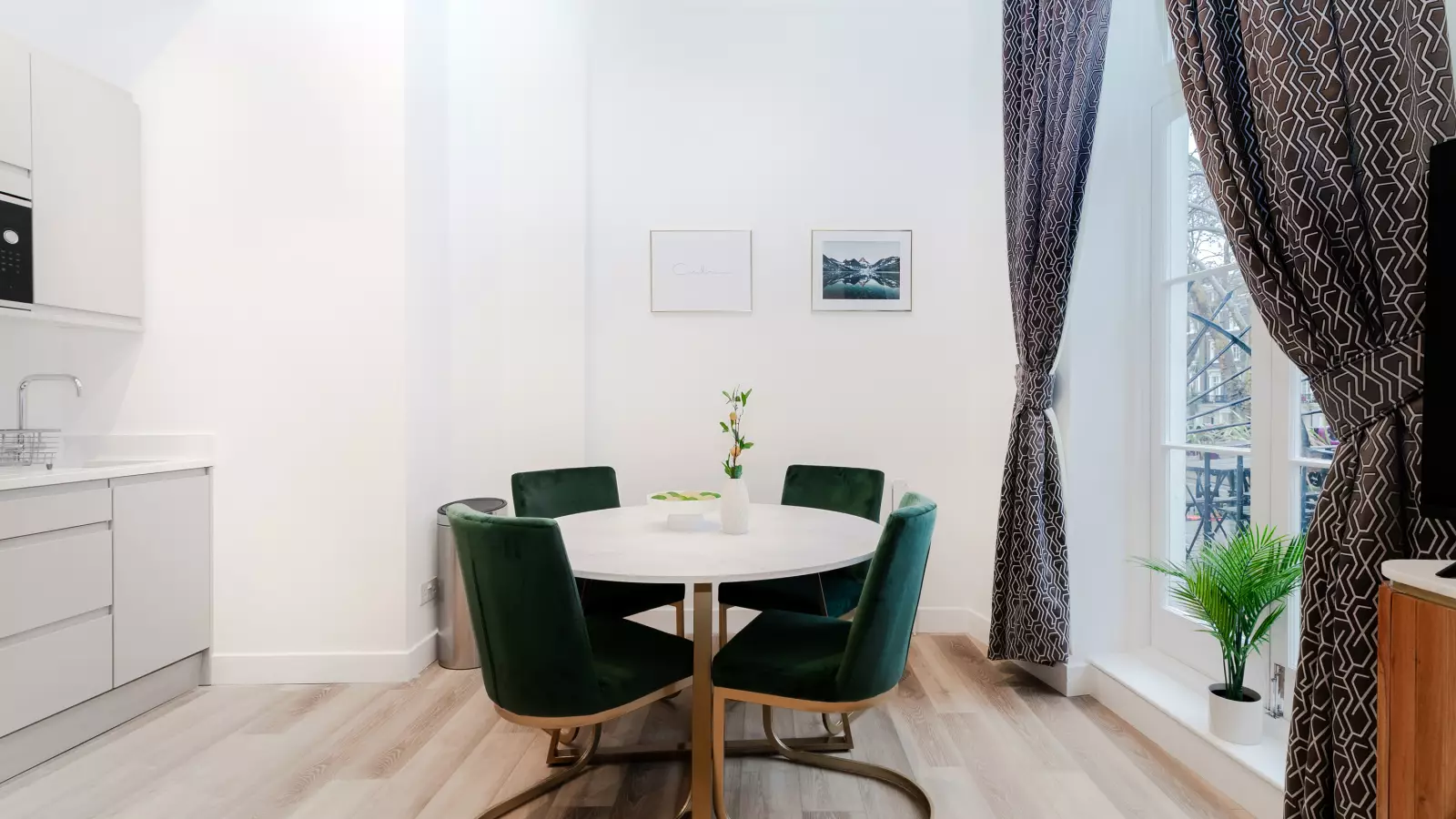 Flat Sussex Gardens in City of Westminster