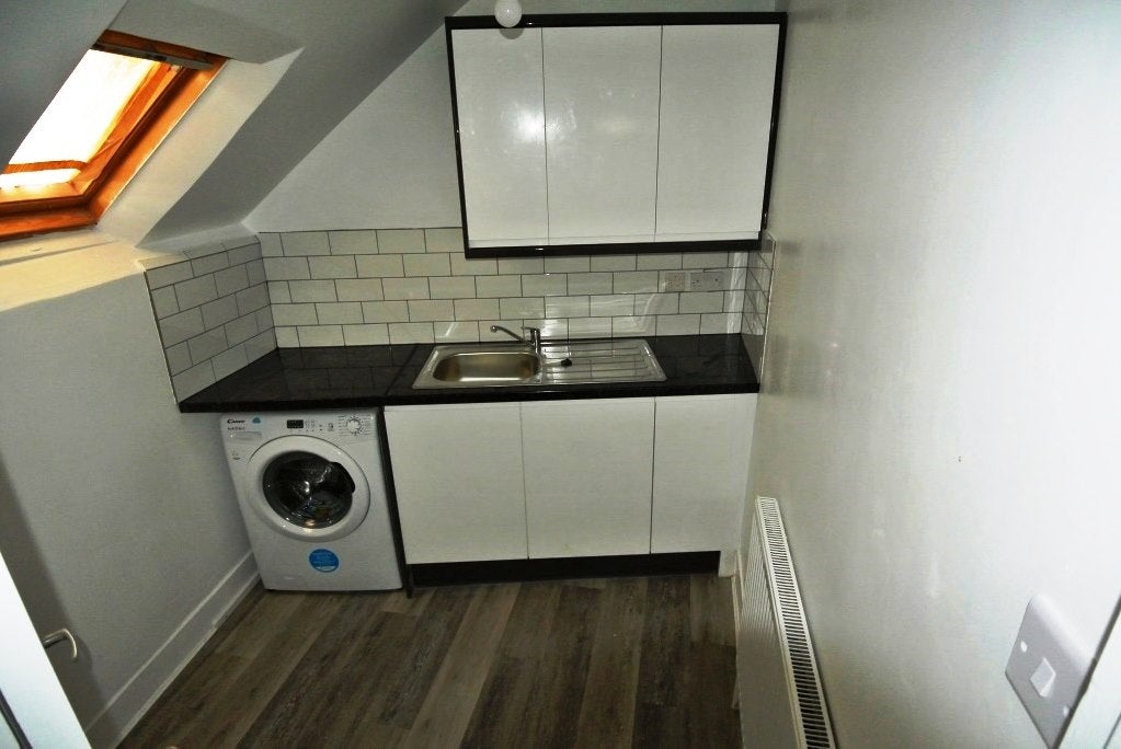 Flat Ladywell Road in Greater London
