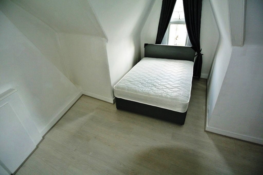Flat Ladywell Road in Greater London