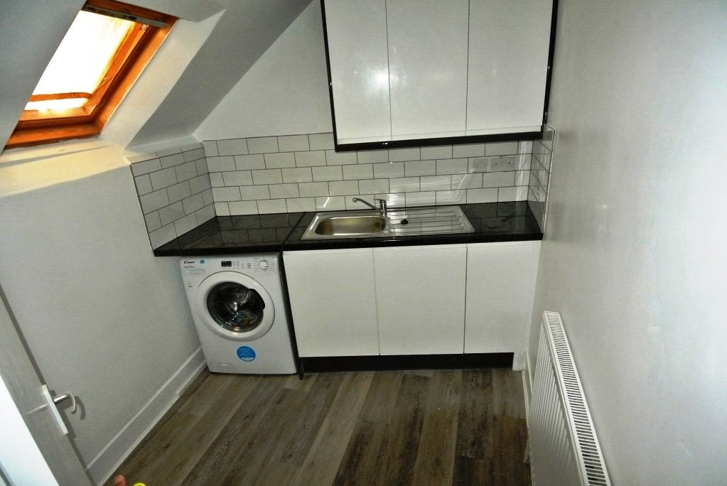 Flat Ladywell Road in Greater London