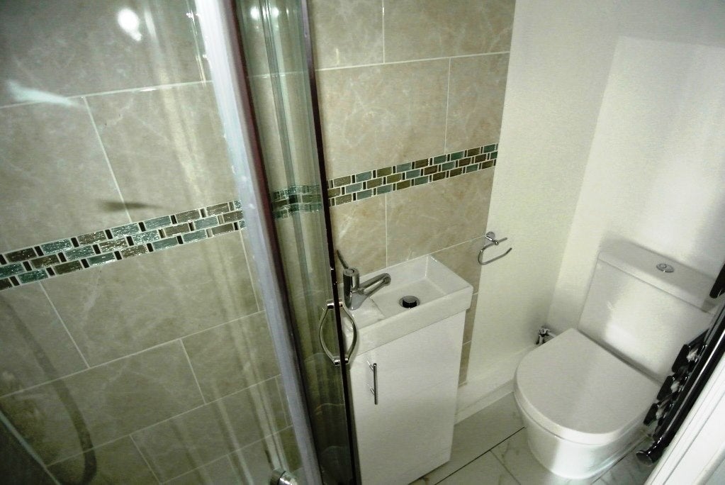 Flat Ladywell Road in Greater London