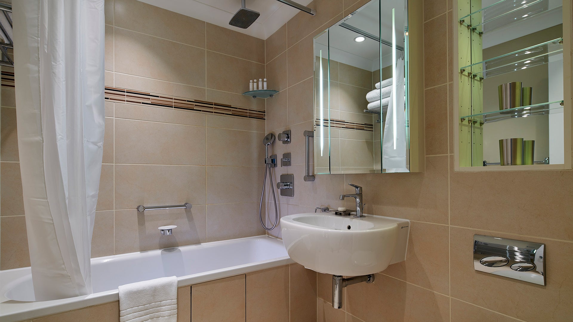 Flat Watling Street in City of London