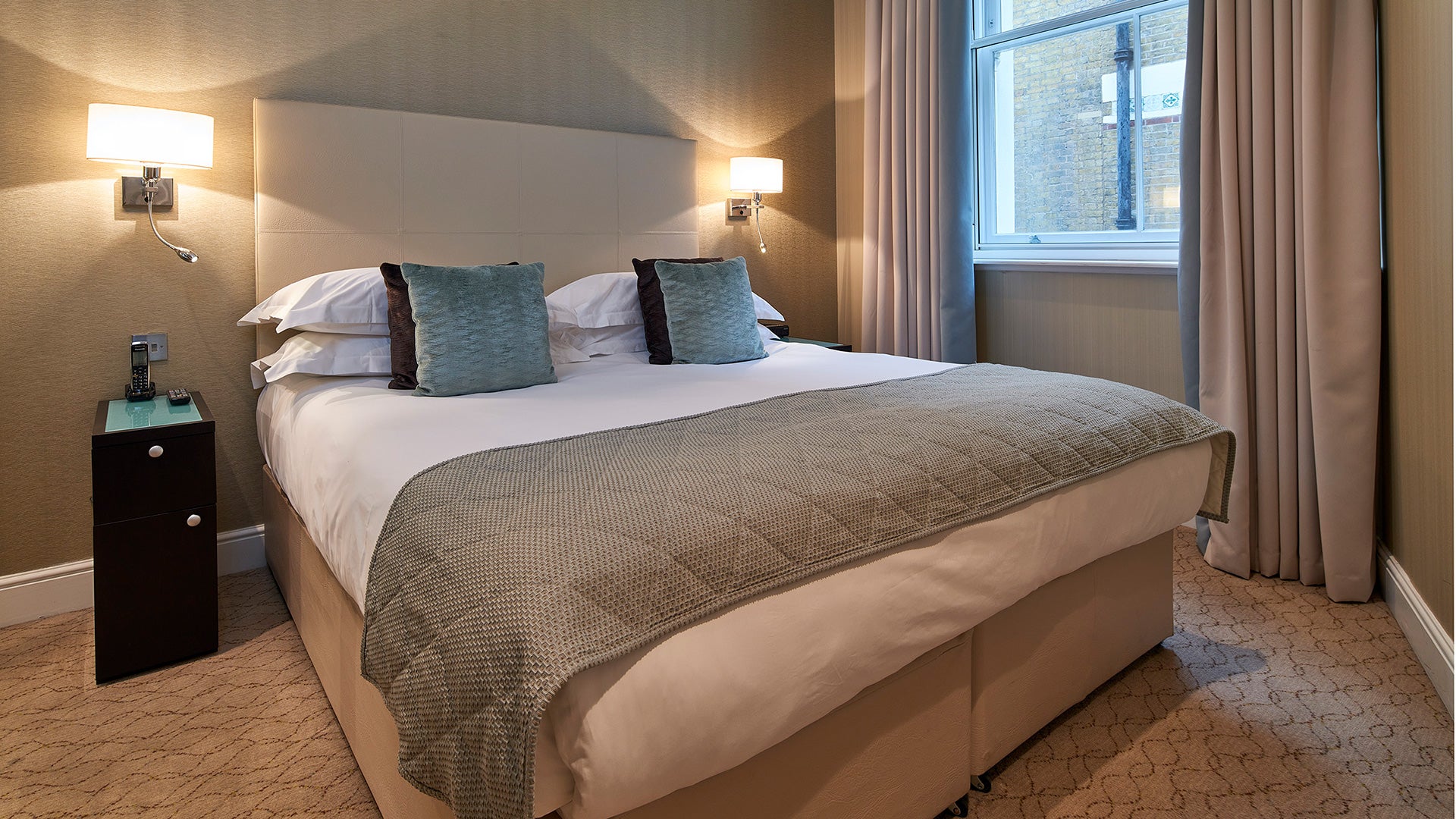 Flat Watling Street in City of London