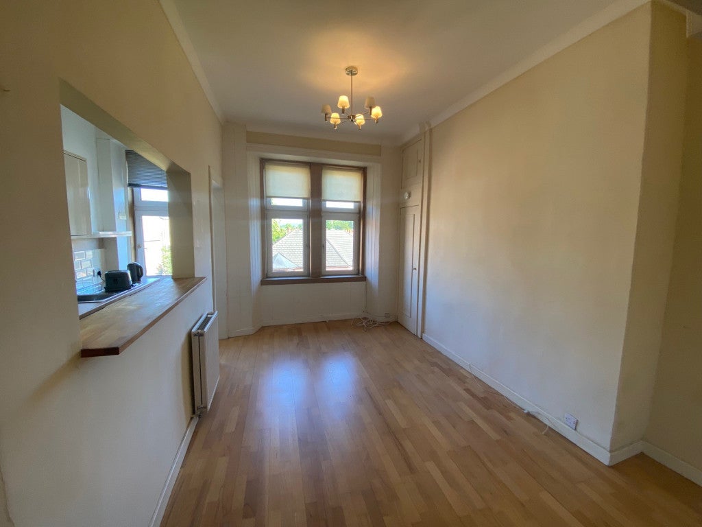 Flat Sinclair Drive in Glasgow