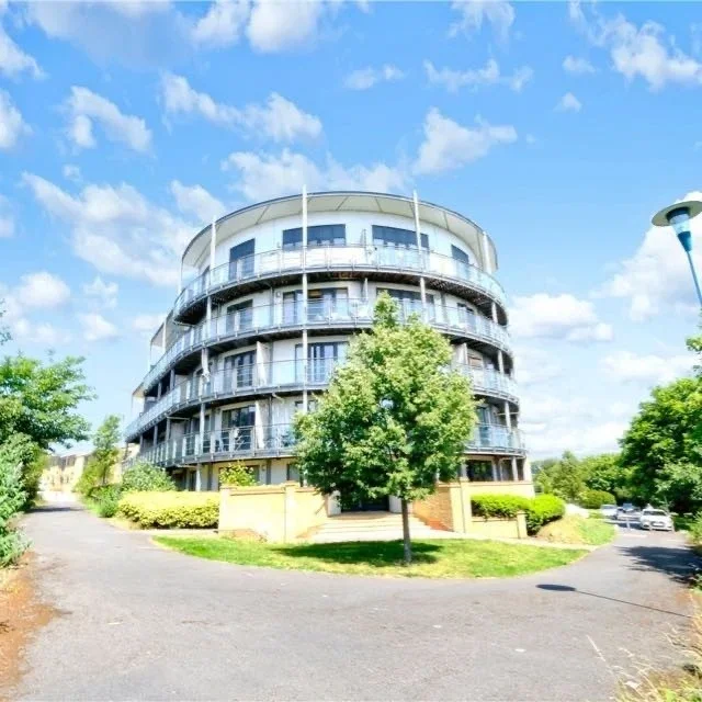 Flat Waterstone Way in Dartford