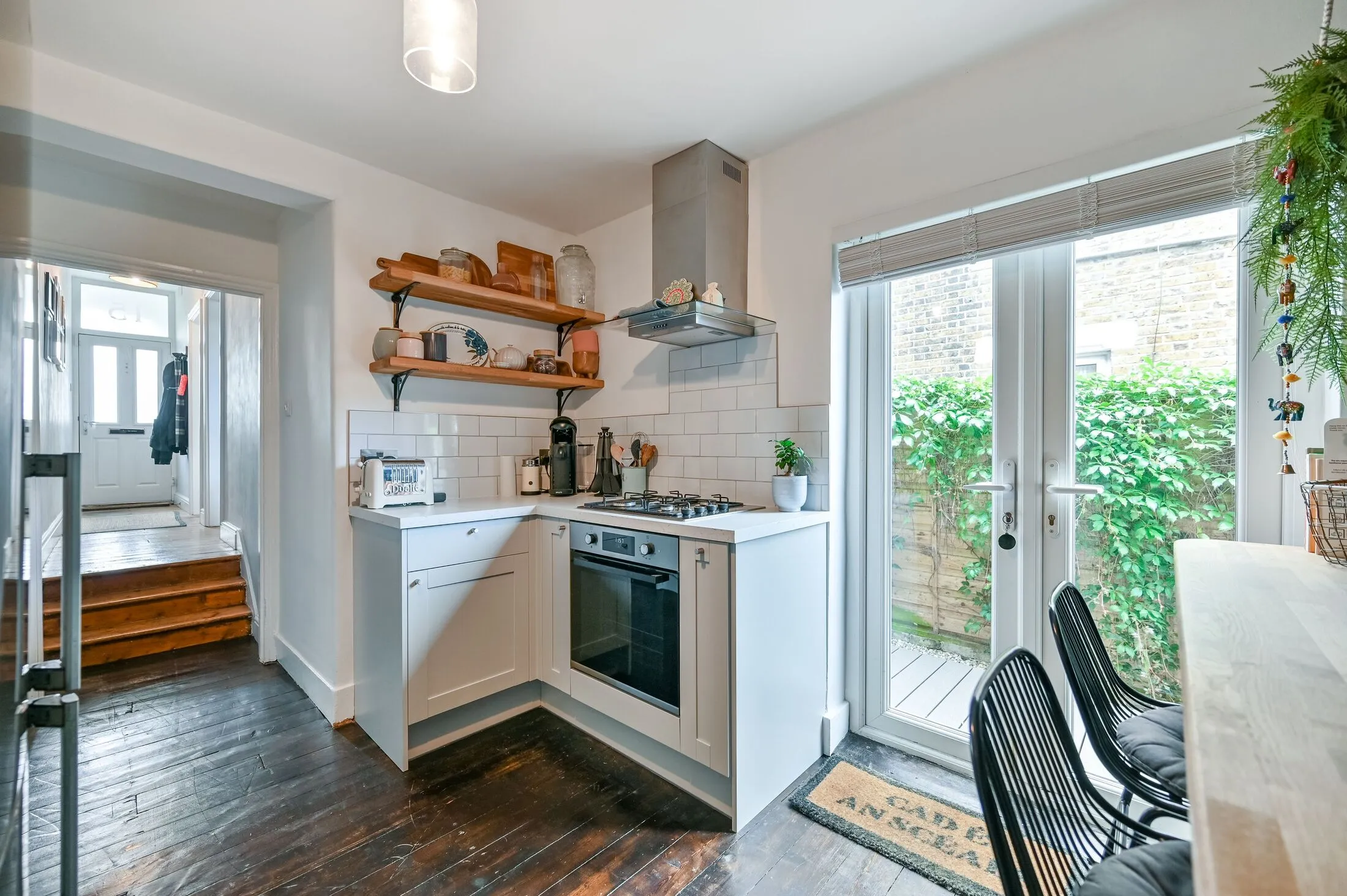Flat Cumberland Road in Greater London