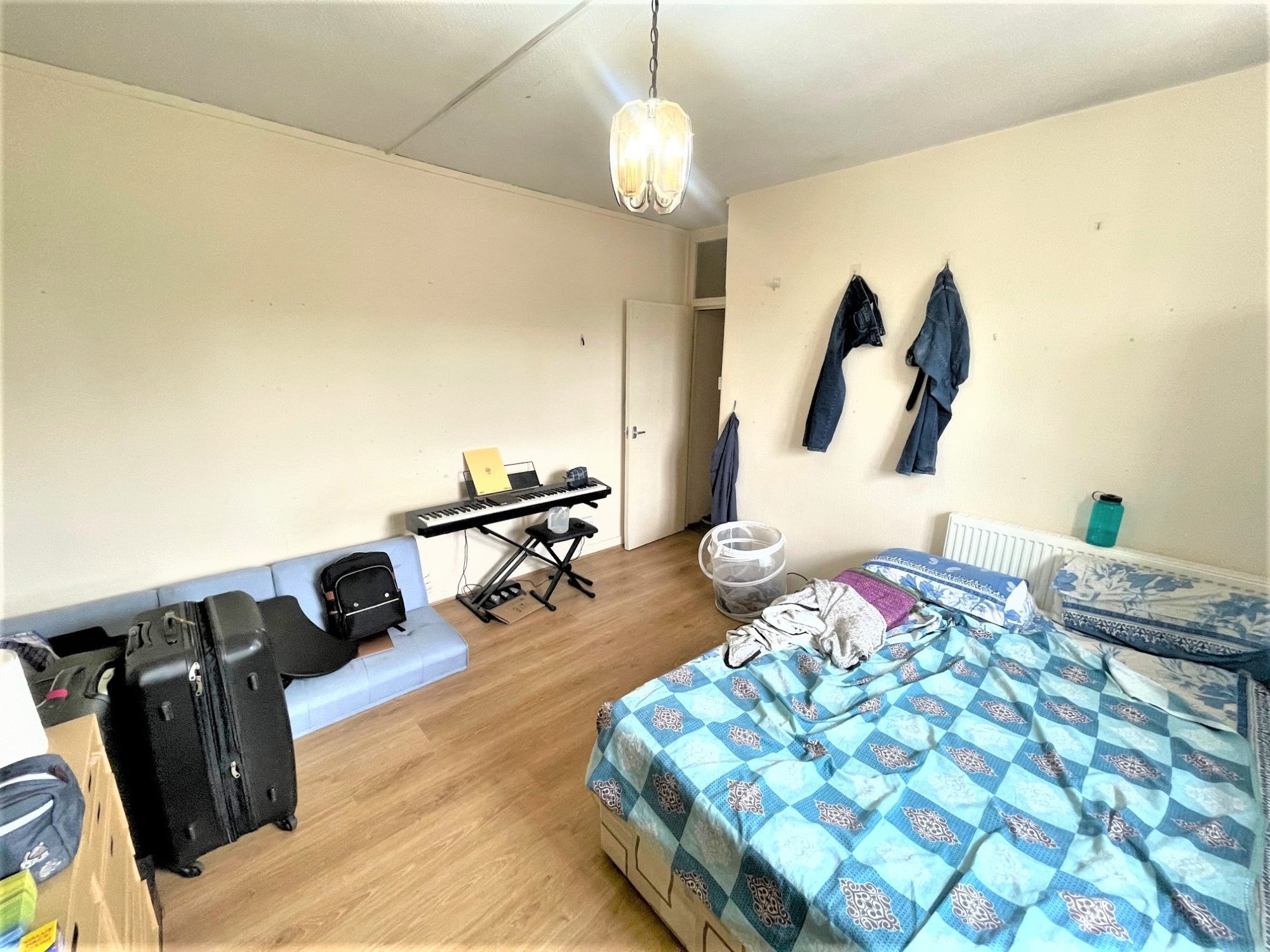 Flat Phoenix Road in Greater London