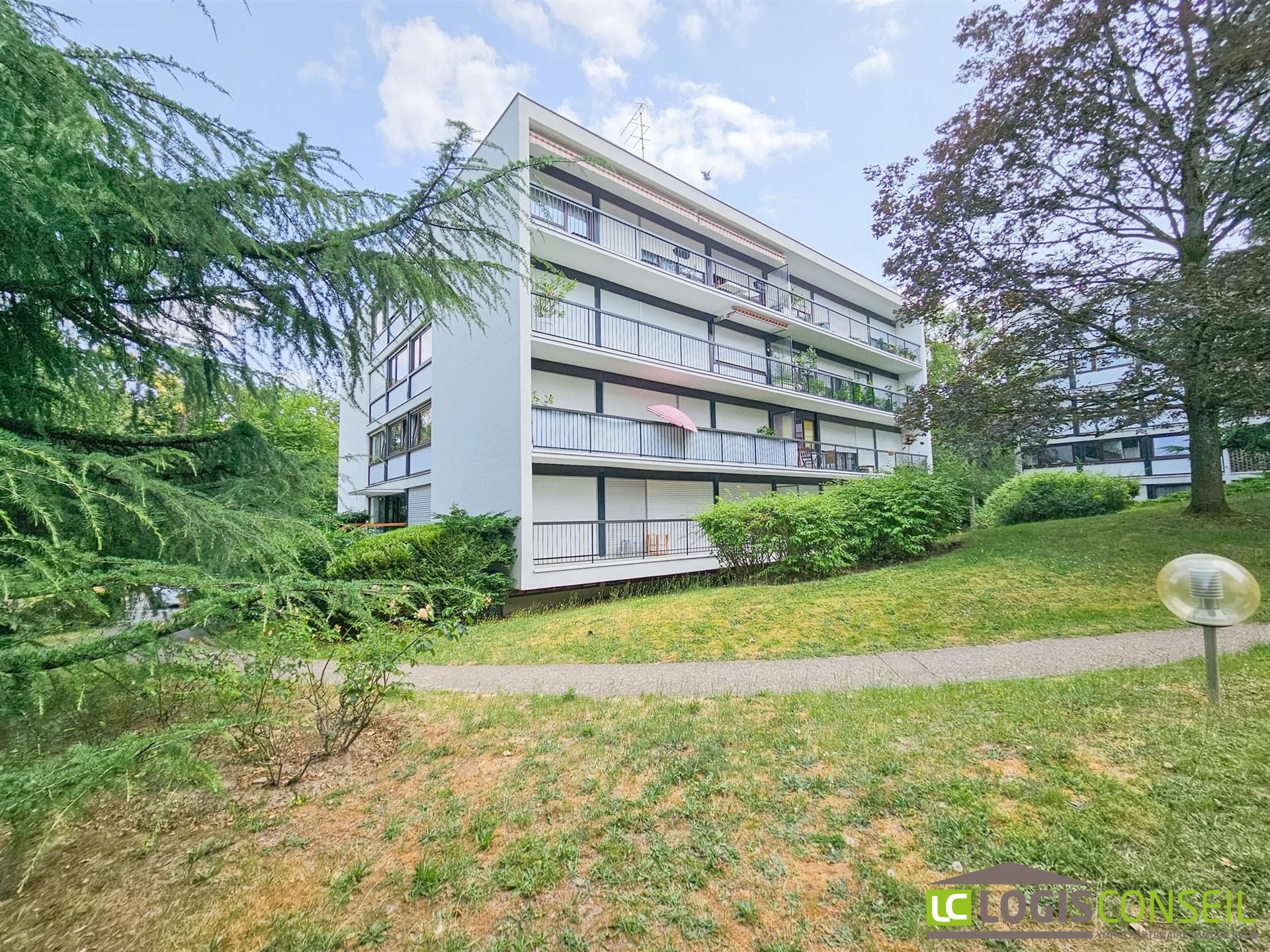 Flat Voie de la Vallée aux Loups in Châtenay-Malabry