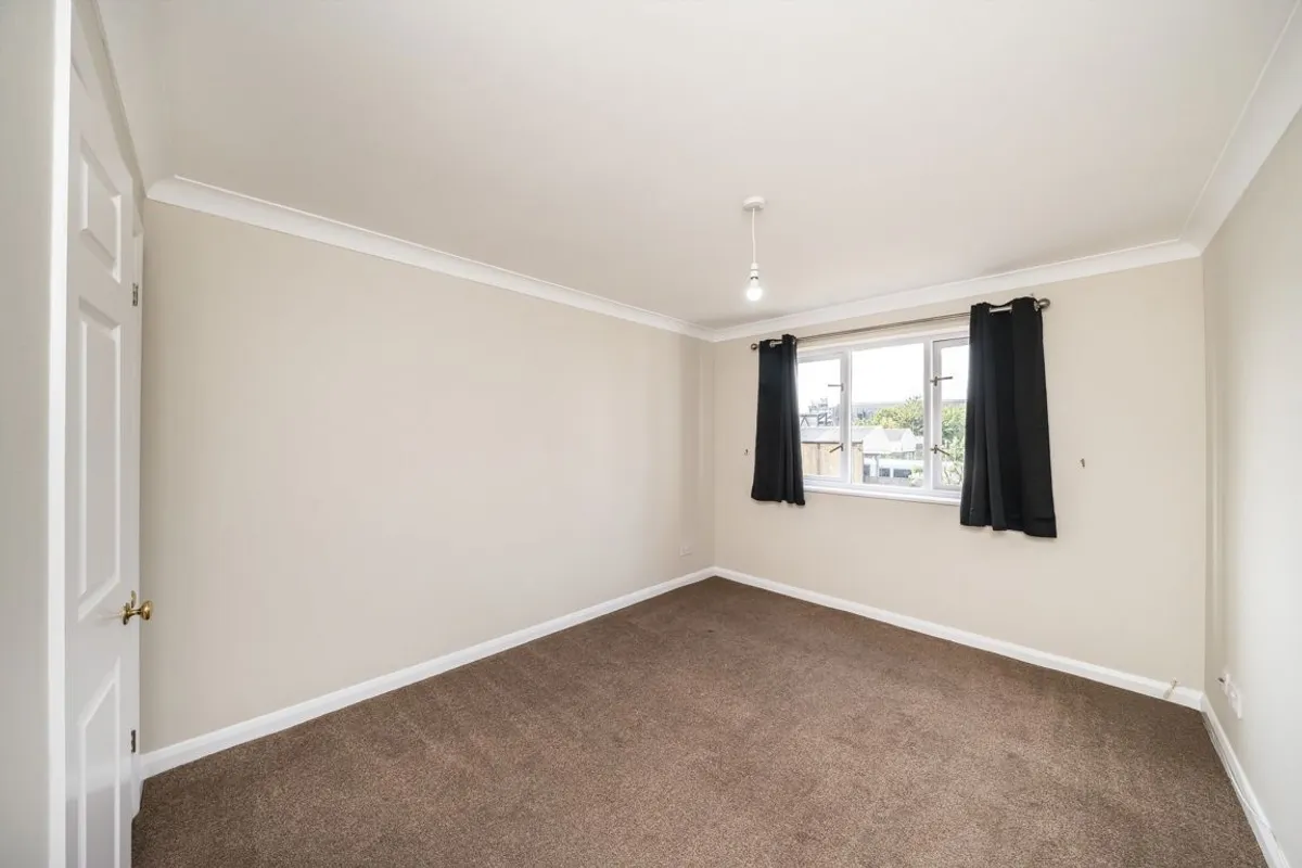 Flat Sopwith Way in Greater London