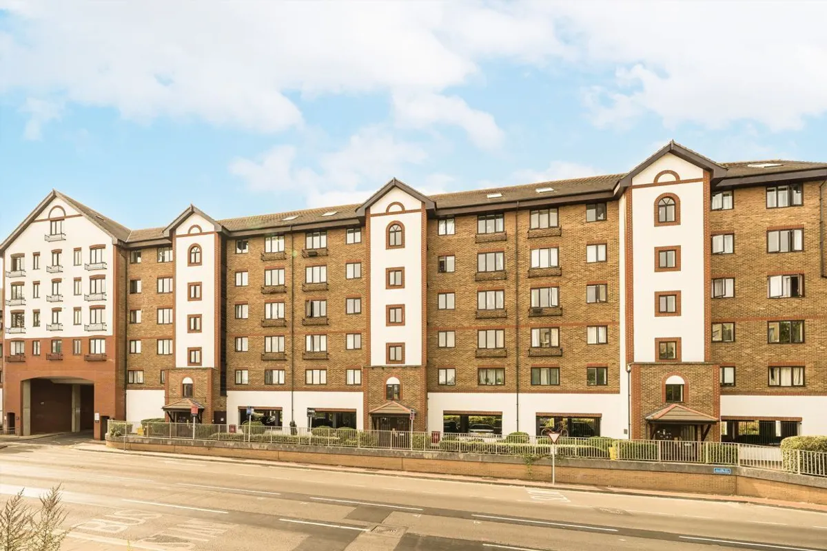 Flat Sopwith Way in Greater London
