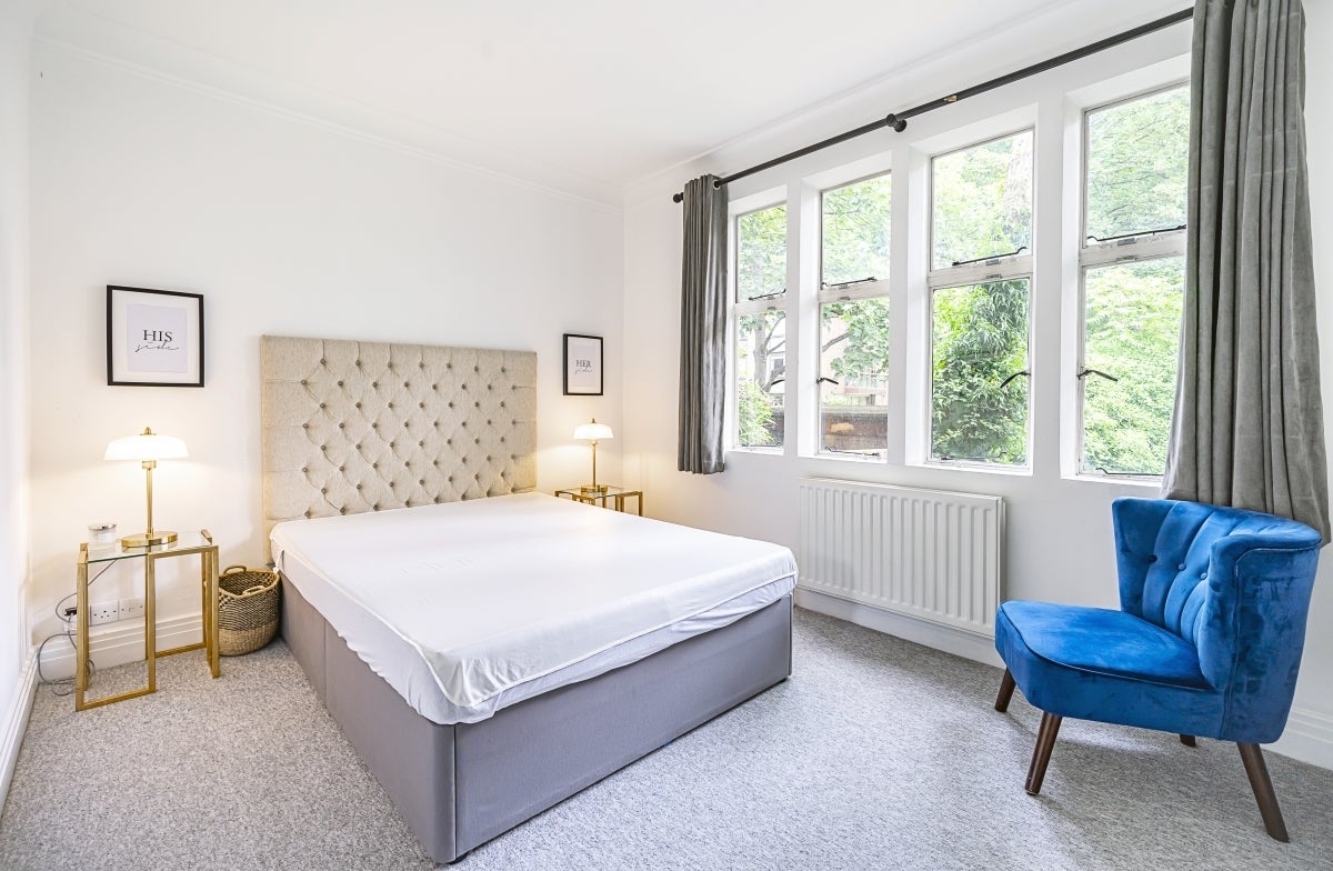 Flat Kensington Church Street in Greater London