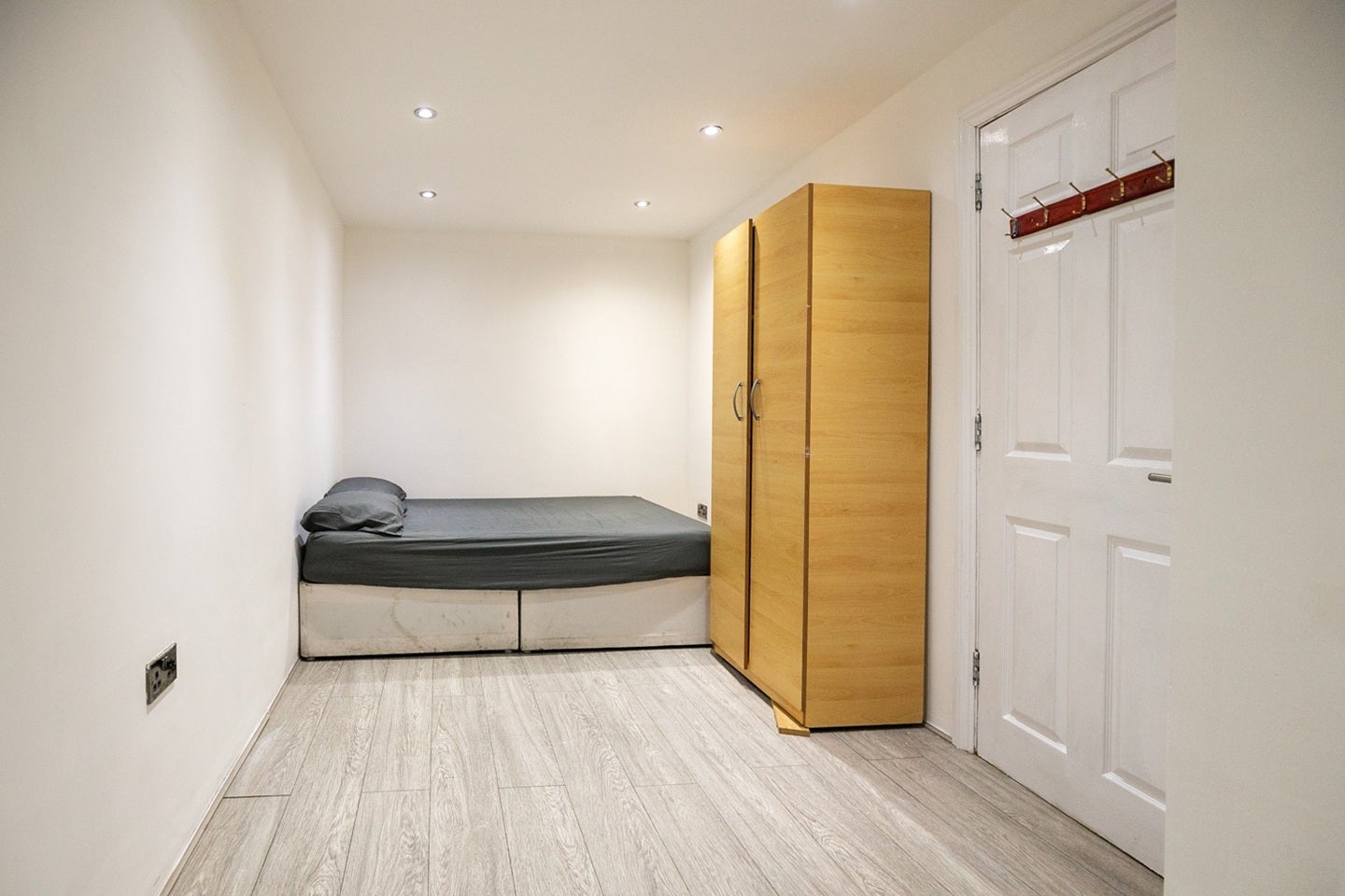Room Hillside in Slough